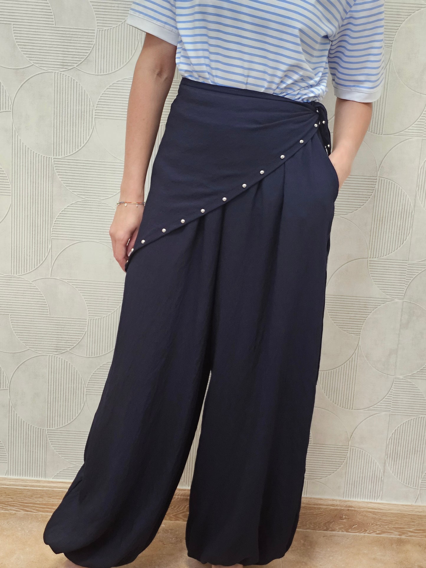 PANTALÓN TACHUELAS MARINO