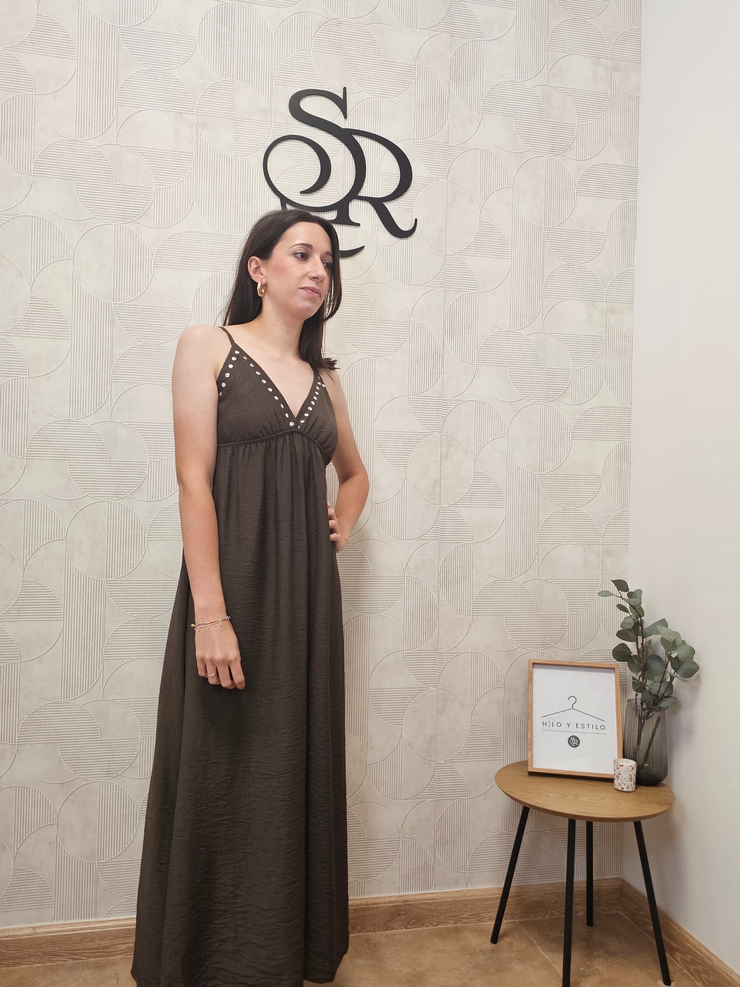 VESTIDO TACHUELAS CHOCOLATE